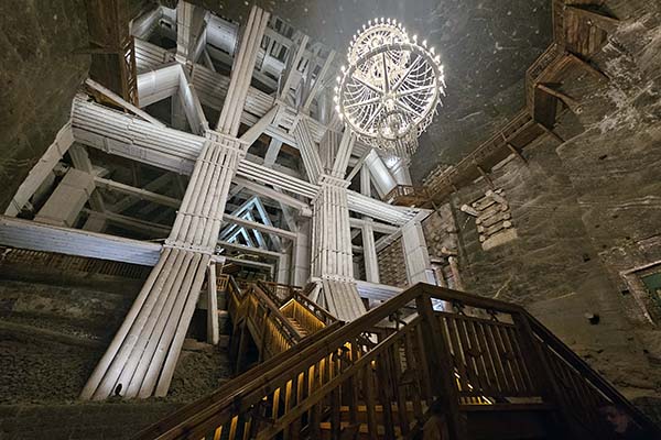 visit wieliczka salt mine